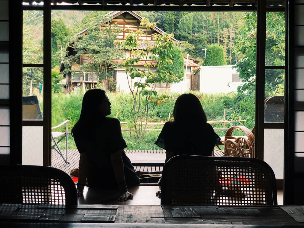  縁側にも席をご用意