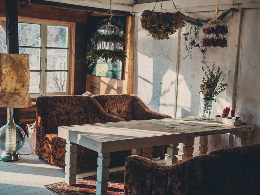 アンティークのソファー、お花の飾り。